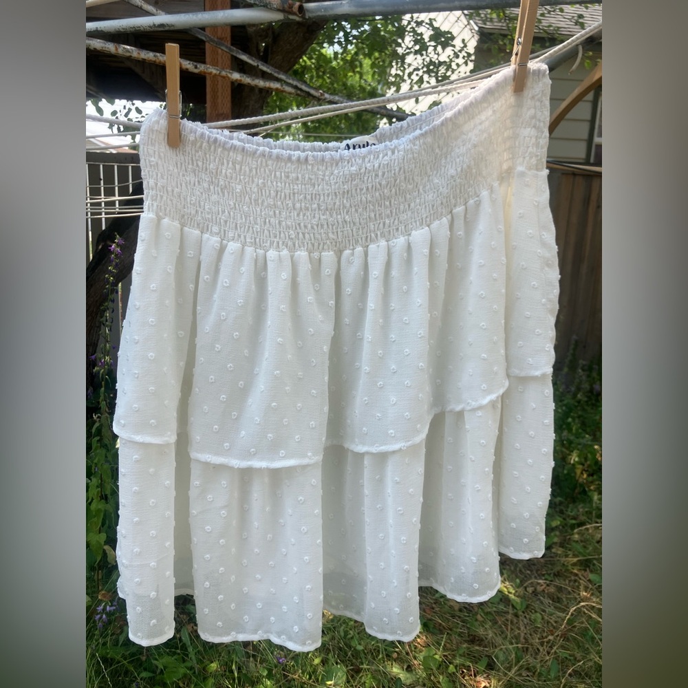 NWOT Arula White Textured Smocked Tiered Skirt